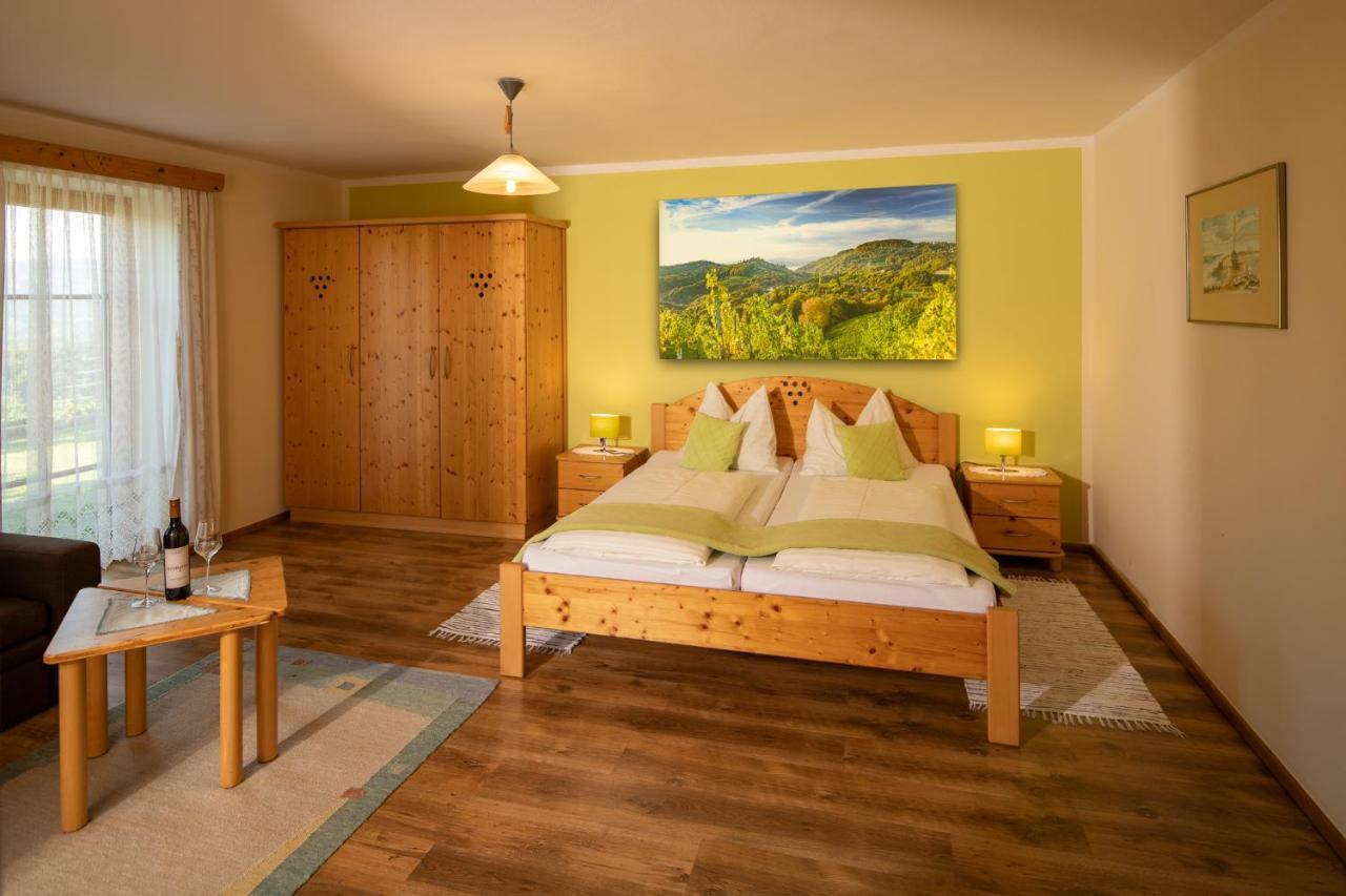 Familienweingut Oberer Germuth Hotel Leutschach Kültér fotó