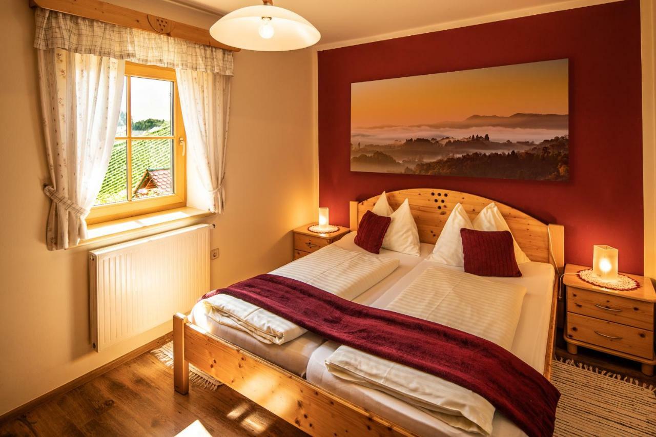 Familienweingut Oberer Germuth Hotel Leutschach Kültér fotó